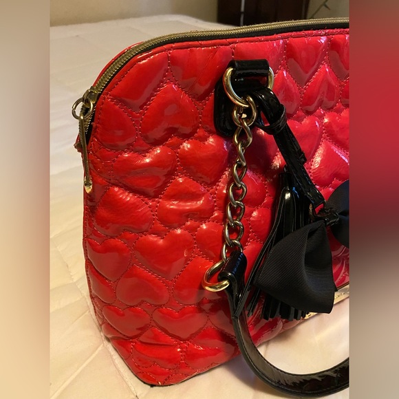 Betsey Johnson Barbie pink quilted hearts bag with gold chain straps. - Picture 2 of 12